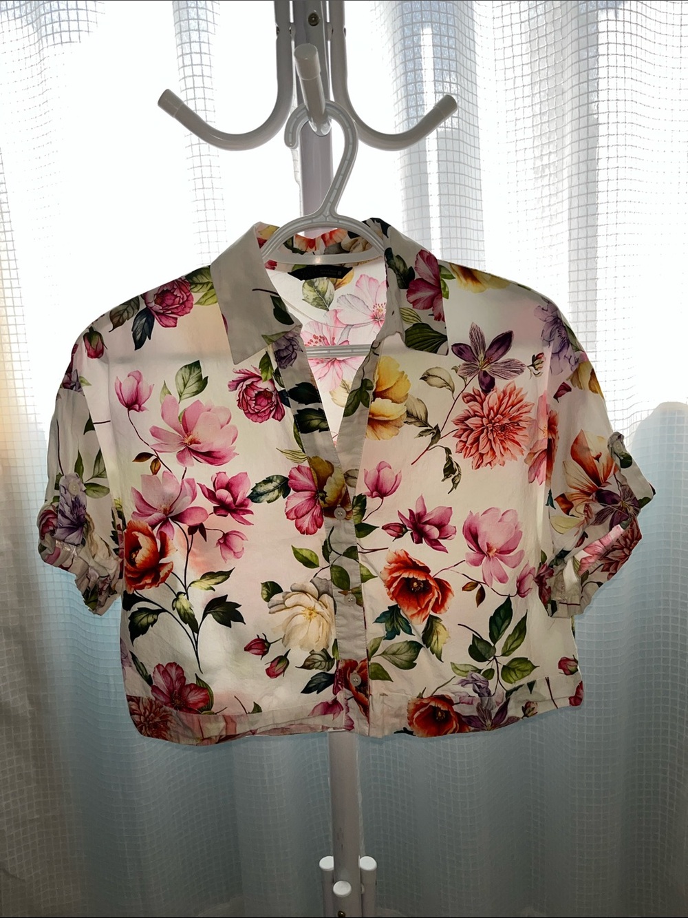Zara Floral Cropped Button-Front Top - White/Pink
